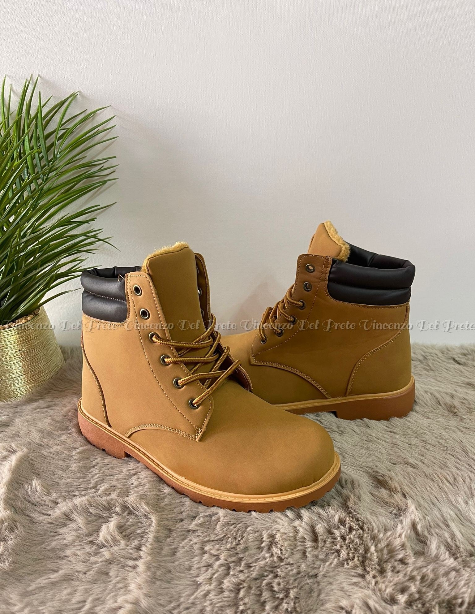 ANFIBI STIVALETTI IN PELLE CON PELLICCIA INTERNA E SUOLA IN GOMMA