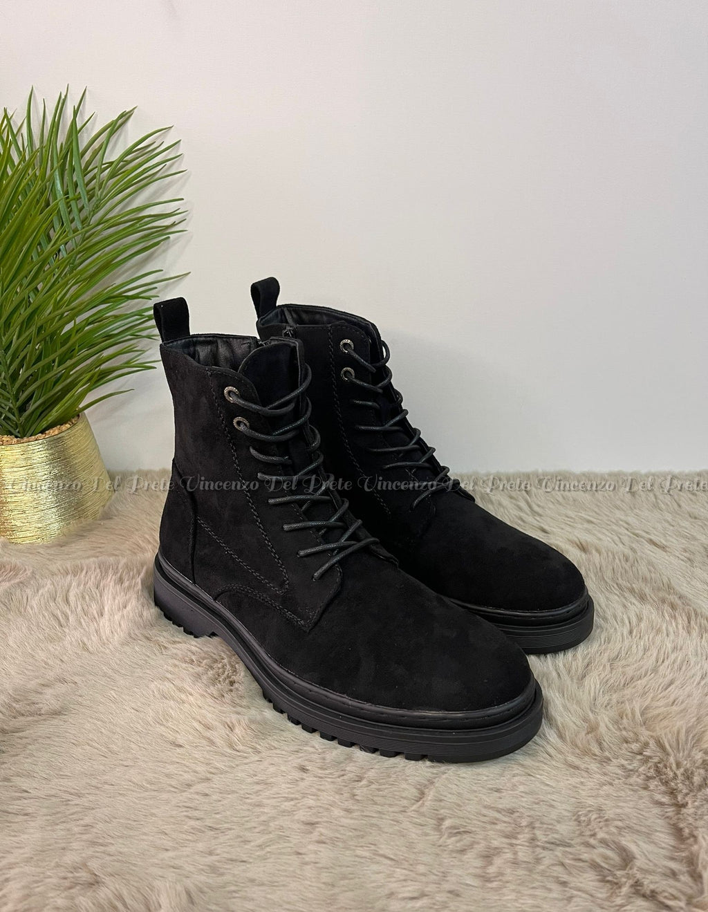 ANFIBI STIVALETTI IN CAMOSCIO CON LACCI E ZIP SUOLA IN GOMMA