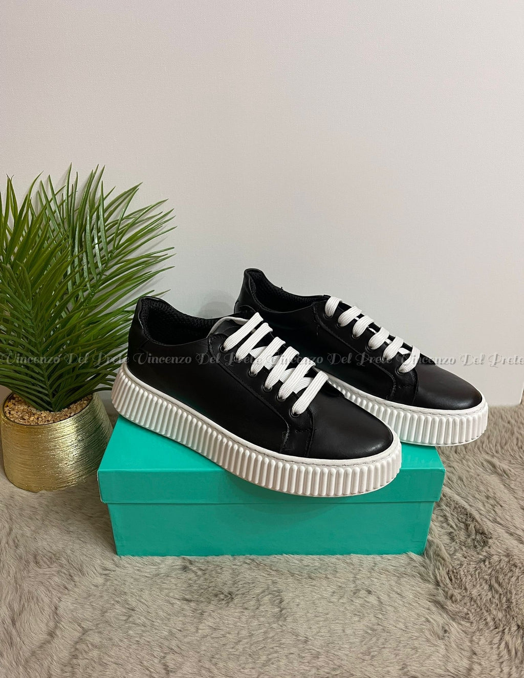 SNEAKERS IN VERA PELLE MADE IN ITALY NERO CON SUOLA IN GOMMA BIANCO
