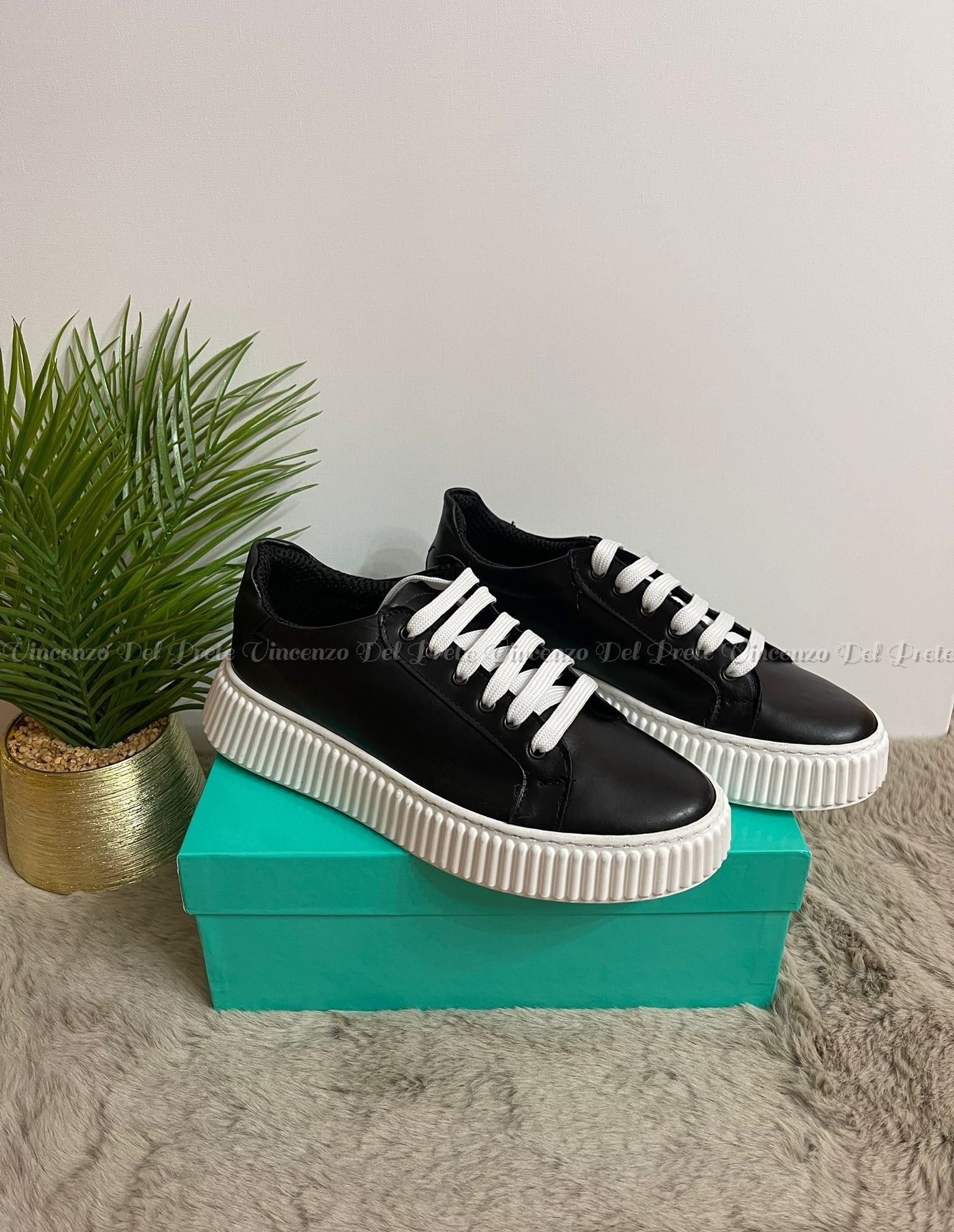 SNEAKERS IN VERA PELLE MADE IN ITALY NERO CON SUOLA IN GOMMA BIANCO