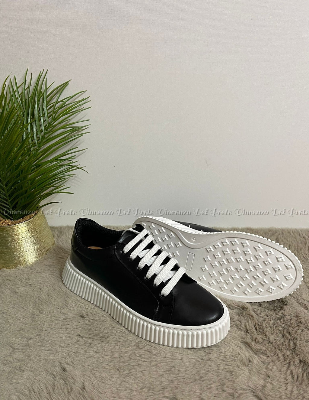 SNEAKERS IN VERA PELLE MADE IN ITALY NERO CON SUOLA IN GOMMA BIANCO