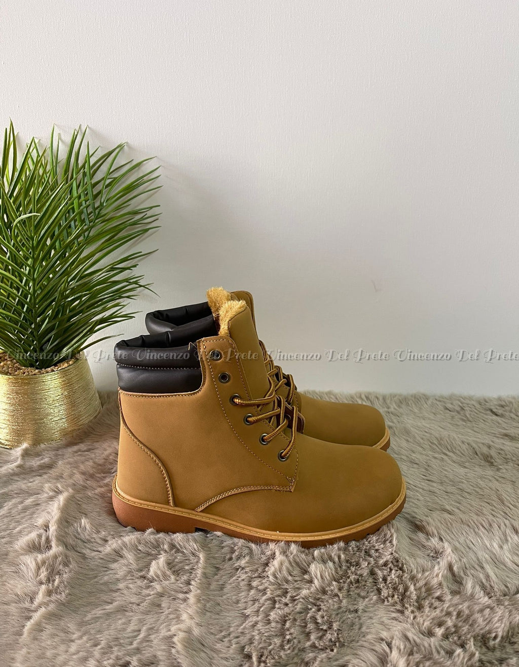 ANFIBI STIVALETTI IN PELLE CON PELLICCIA INTERNA E SUOLA IN GOMMA