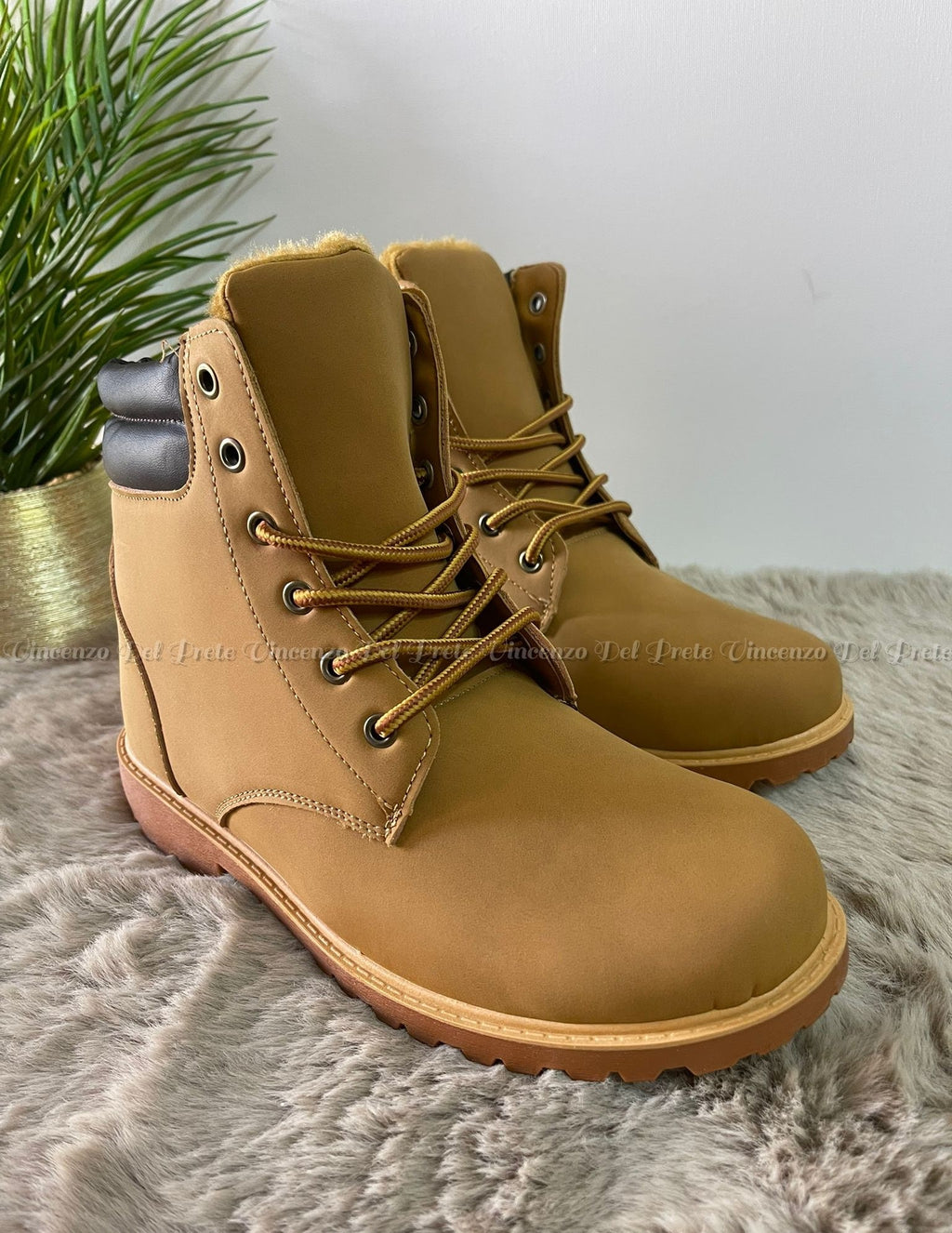 ANFIBI STIVALETTI IN PELLE CON PELLICCIA INTERNA E SUOLA IN GOMMA