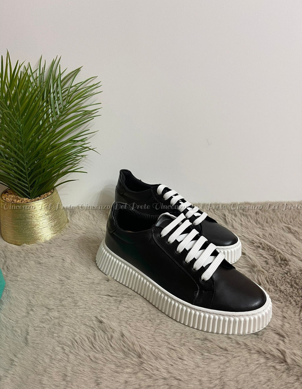 SNEAKERS IN VERA PELLE MADE IN ITALY NERO CON SUOLA IN GOMMA BIANCO