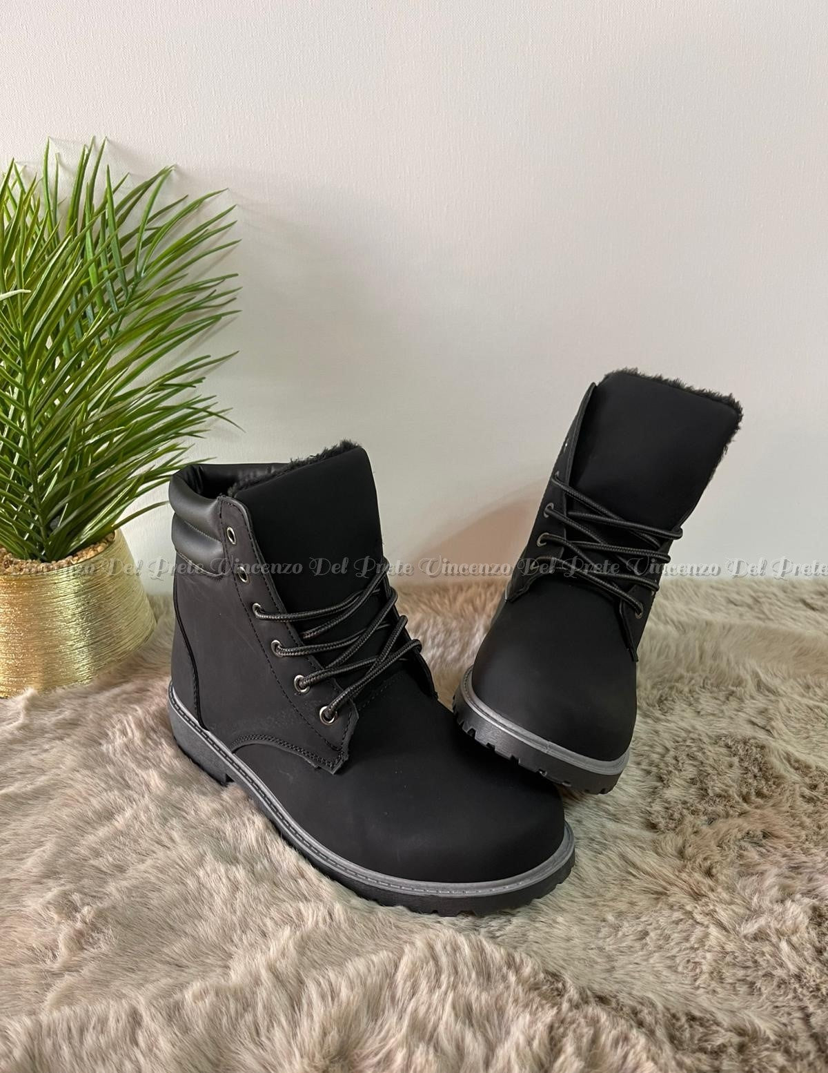 ANFIBI STIVALETTI IN PELLE CON PELLICCIA INTERNA E SUOLA IN GOMMA