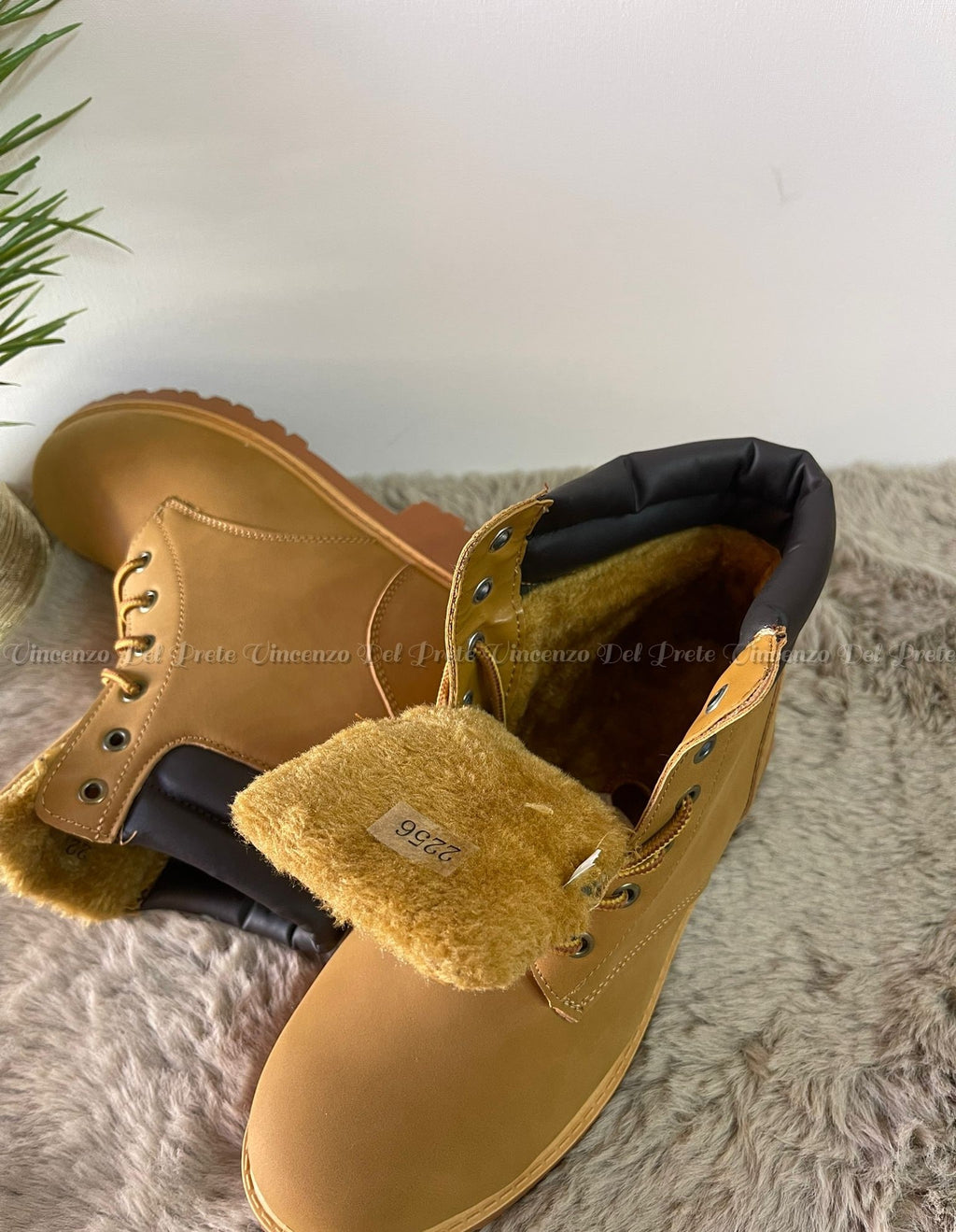 ANFIBI STIVALETTI IN PELLE CON PELLICCIA INTERNA E SUOLA IN GOMMA