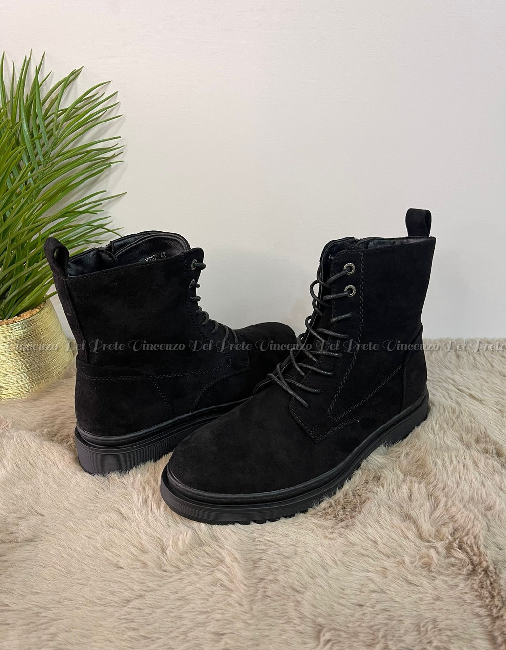 ANFIBI STIVALETTI IN CAMOSCIO CON LACCI E ZIP SUOLA IN GOMMA