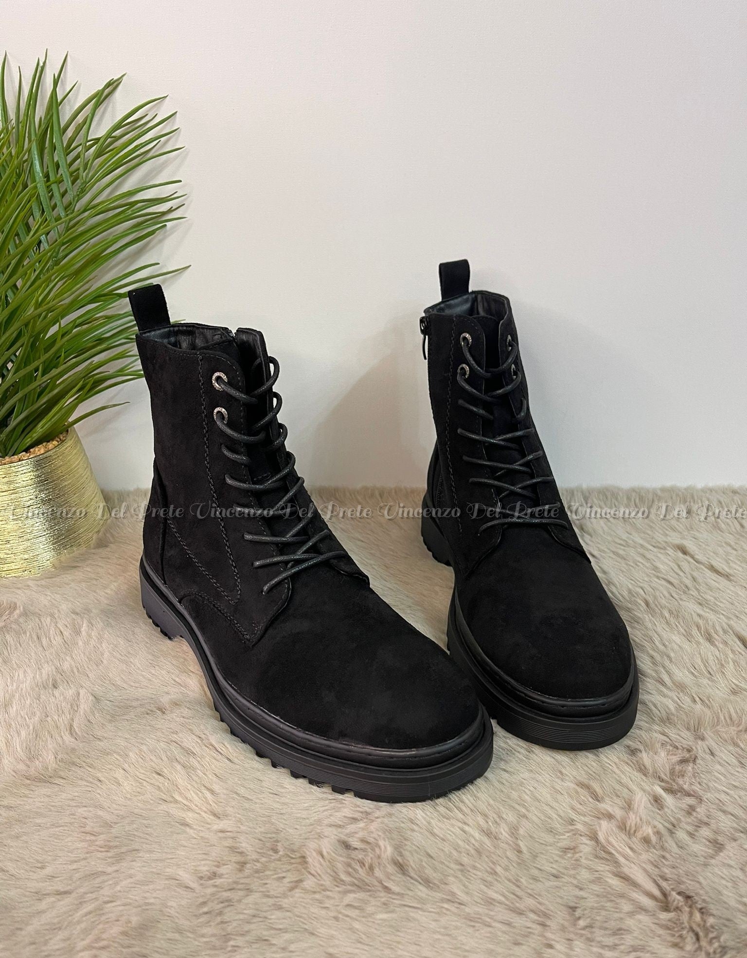 ANFIBI STIVALETTI IN CAMOSCIO CON LACCI E ZIP SUOLA IN GOMMA