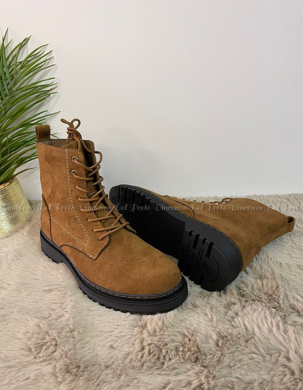 ANFIBI STIVALETTI IN CAMOSCIO CON LACCI E ZIP SUOLA IN GOMMA