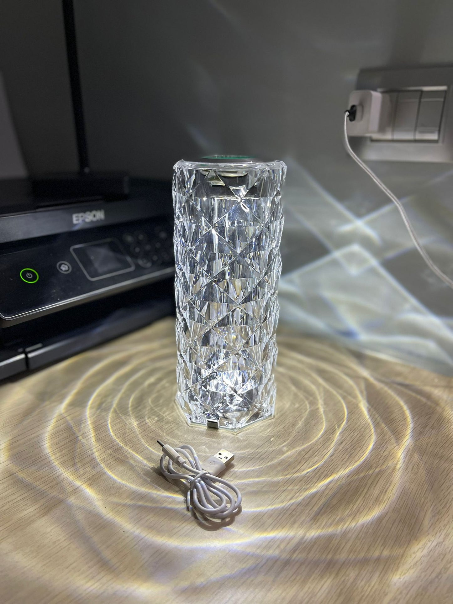 LAMPADA DA TAVOLO RICARICABILE CON USB LED RGB ROSA DIAMOND EFFETTO VETRO TOUCH