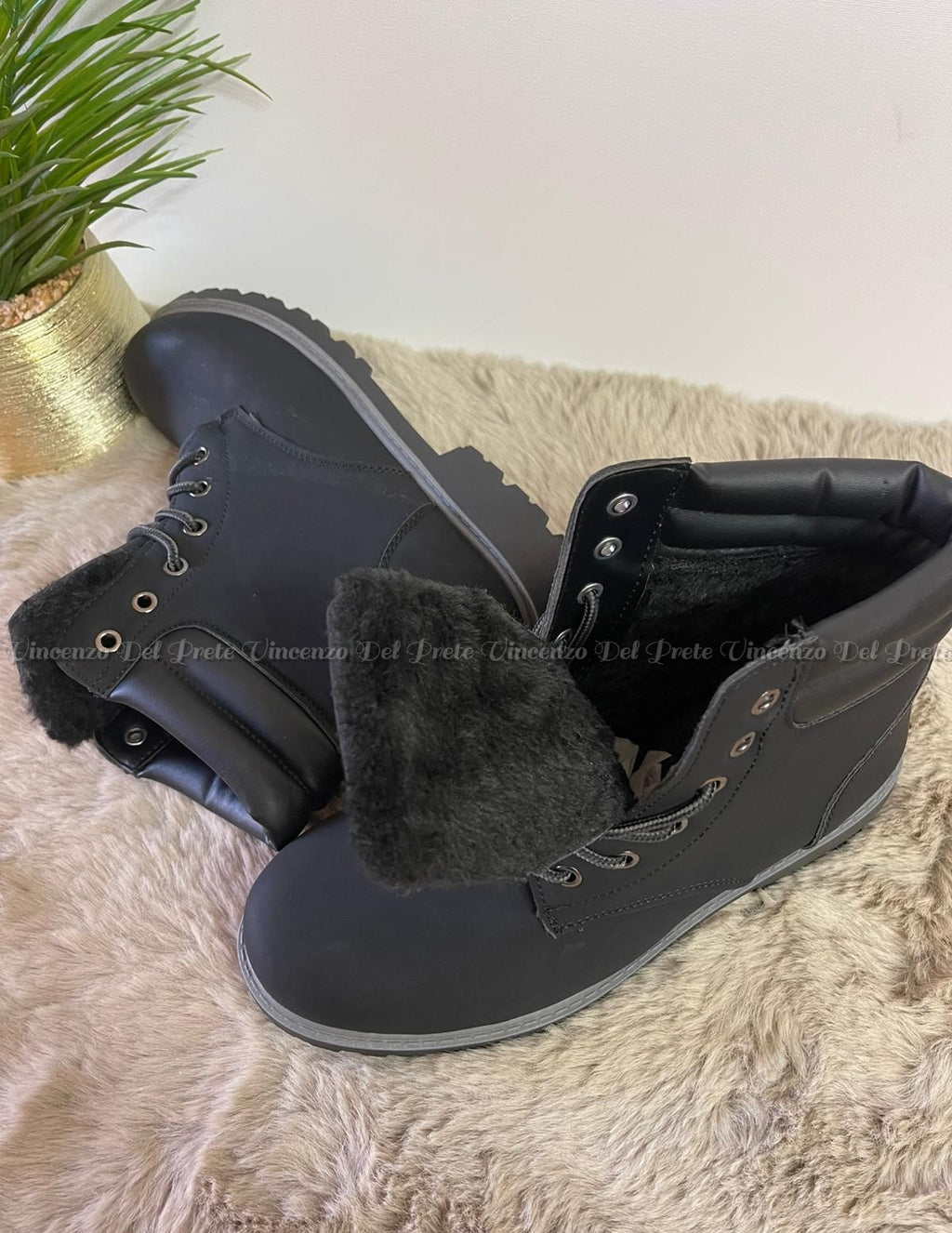 ANFIBI STIVALETTI IN PELLE CON PELLICCIA INTERNA E SUOLA IN GOMMA