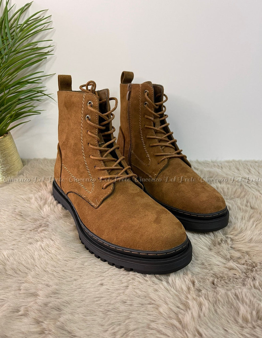 ANFIBI STIVALETTI IN CAMOSCIO CON LACCI E ZIP SUOLA IN GOMMA