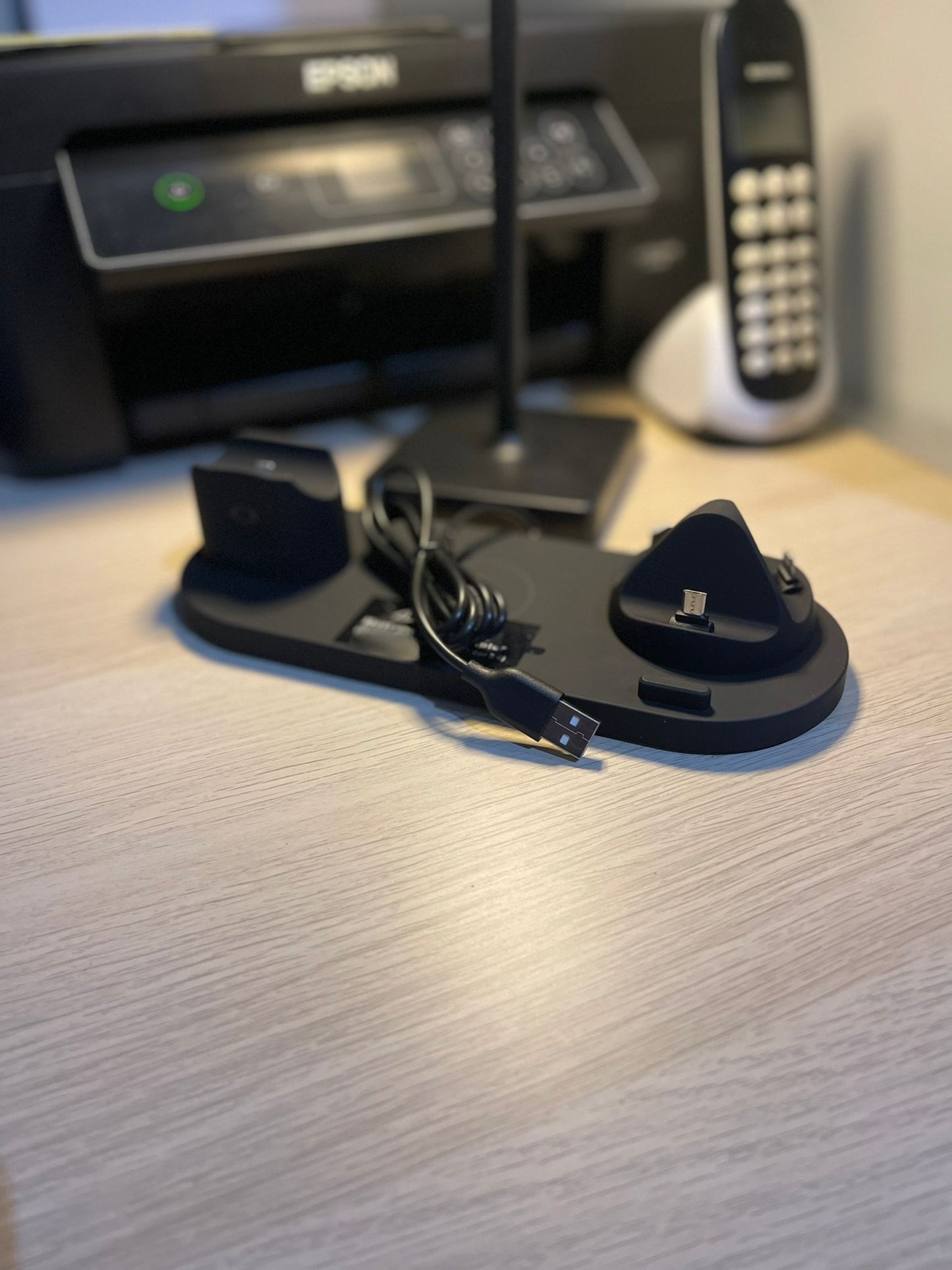 BASE DI RICARICA WIRELESS CARICABATTERIA PER APPLE IPHONE WATCH CUFFIE SAMSUNG