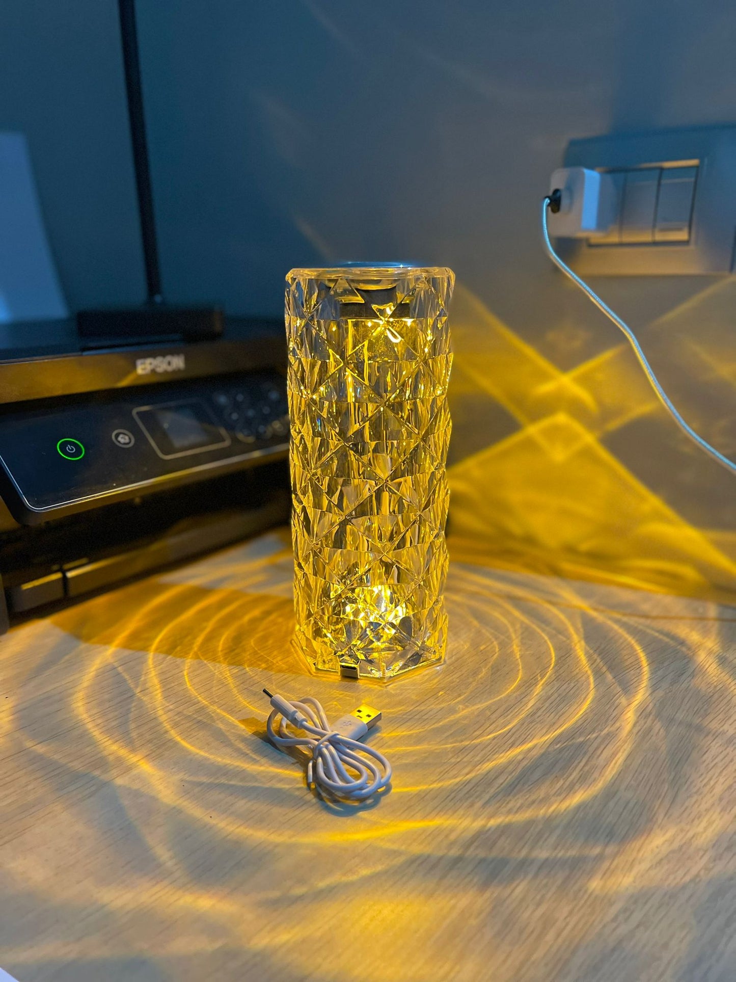 LAMPADA DA TAVOLO RICARICABILE CON USB LED RGB ROSA DIAMOND EFFETTO VETRO TOUCH